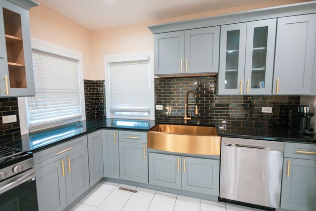 7916 Mcvicker Avenue, Burbank, IL 60459