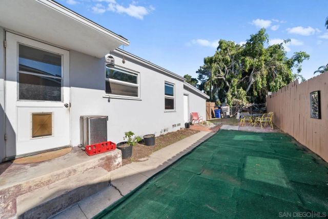 1760 Olive Ave, Vista, CA 92083