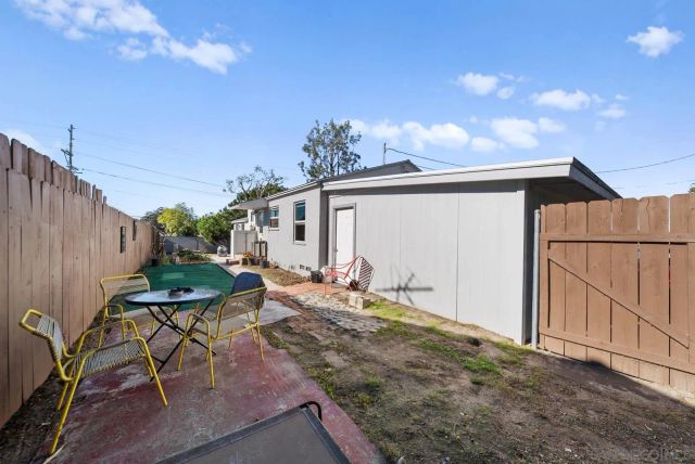 1760 Olive Ave, Vista, CA 92083