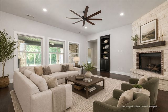 1801 N Candleshoe Drive, Fayetteville, AR 72701