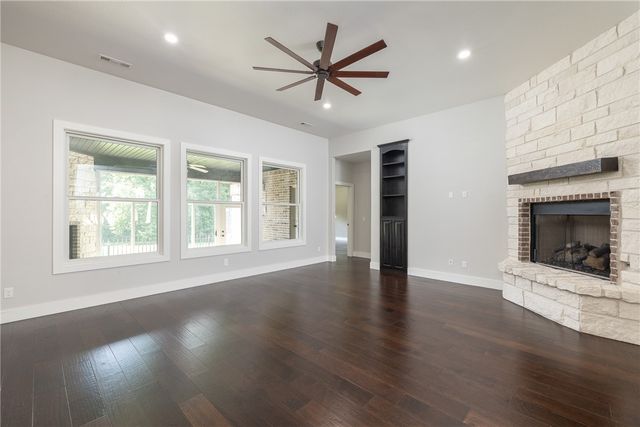 1801 N Candleshoe Drive, Fayetteville, AR 72701