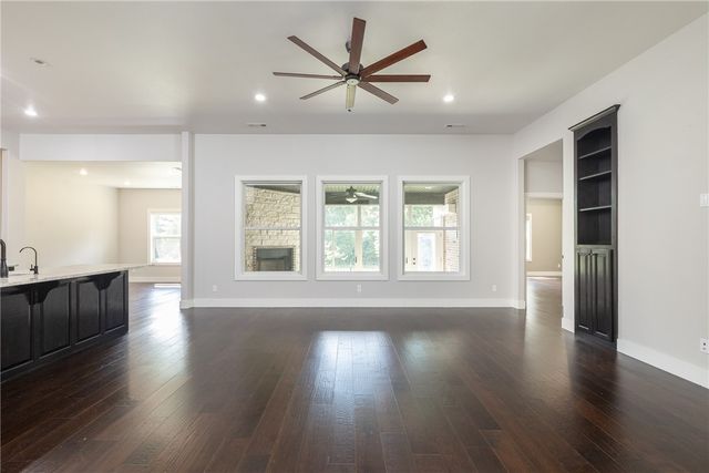 1801 N Candleshoe Drive, Fayetteville, AR 72701