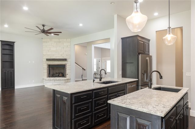 1801 N Candleshoe Drive, Fayetteville, AR 72701