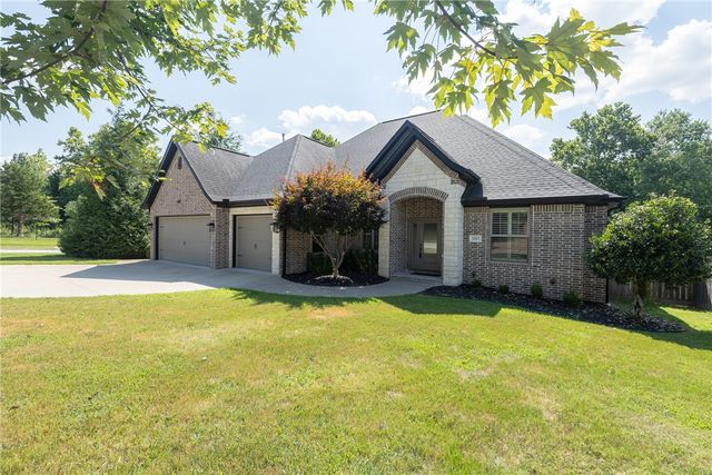 1801 N Candleshoe Drive, Fayetteville, AR 72701