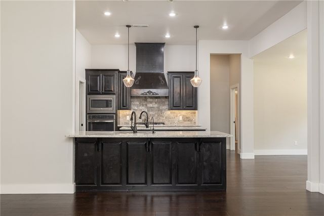 1801 N Candleshoe Drive, Fayetteville, AR 72701