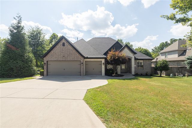 1801 N Candleshoe Drive, Fayetteville, AR 72701