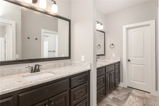 1801 N Candleshoe Drive, Fayetteville, AR 72701