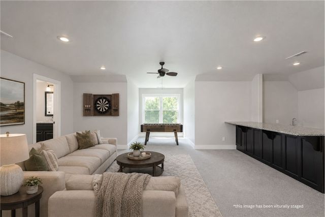 1801 N Candleshoe Drive, Fayetteville, AR 72701