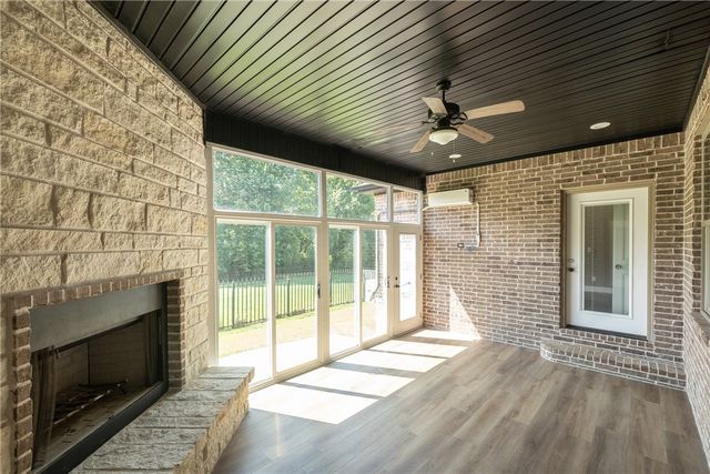 1801 N Candleshoe Drive, Fayetteville, AR 72701