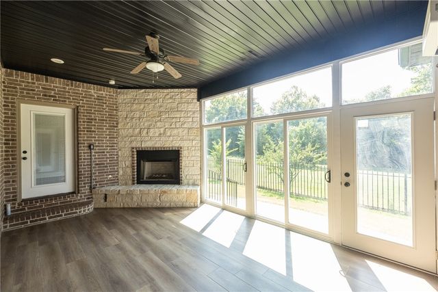 1801 N Candleshoe Drive, Fayetteville, AR 72701
