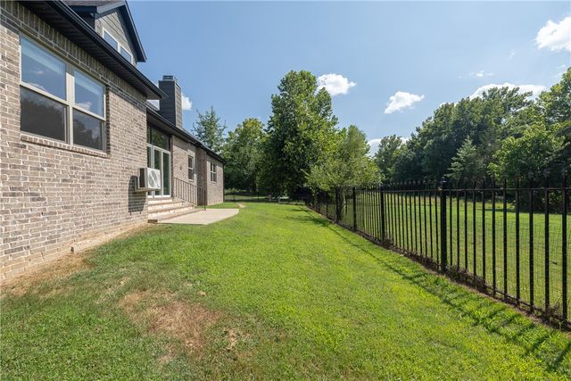 1801 N Candleshoe Drive, Fayetteville, AR 72701