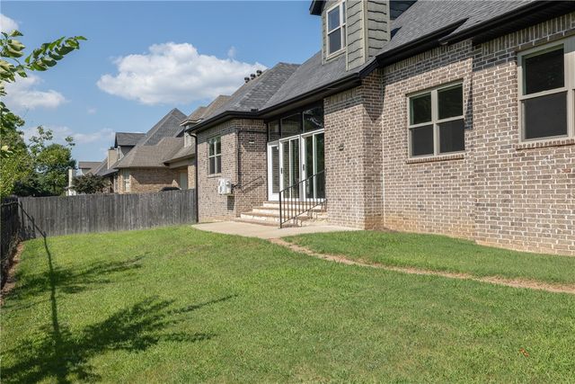 1801 N Candleshoe Drive, Fayetteville, AR 72701