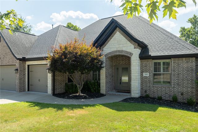 1801 N Candleshoe Drive, Fayetteville, AR 72701