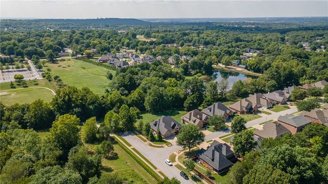 1801 N Candleshoe Drive, Fayetteville, AR 72701