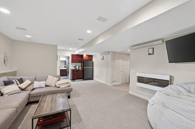 6224 Urbandale Lane N, Maple Grove, MN 55311