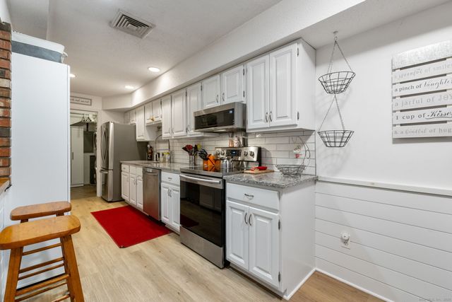 23 Charles Street 23, Milford, CT 06460