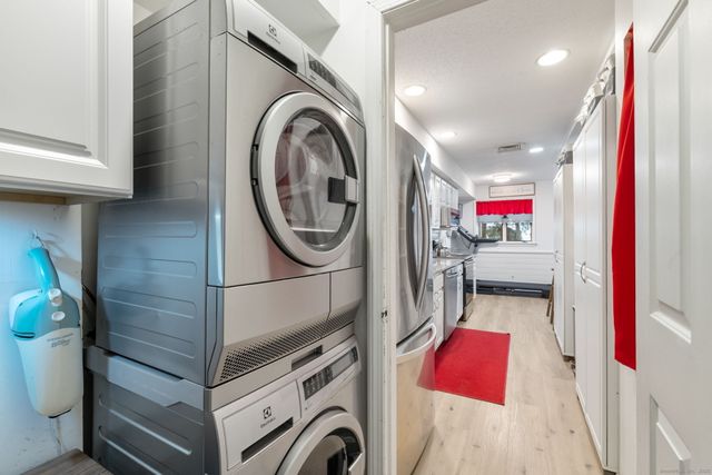 23 Charles Street 23, Milford, CT 06460