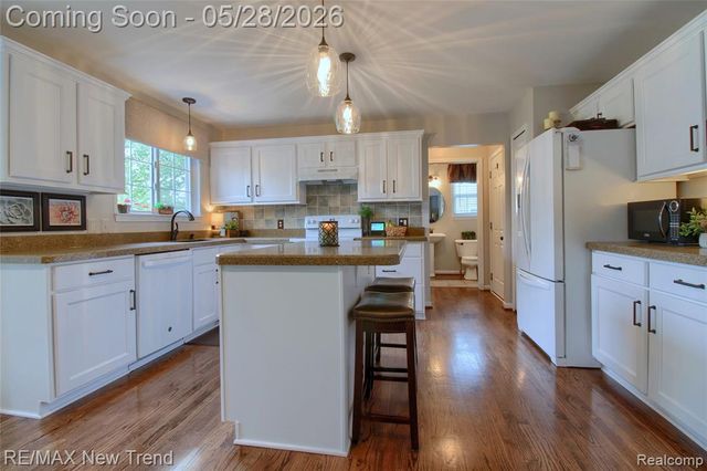 1029 Shetland Drive, South Lyon, MI 48178