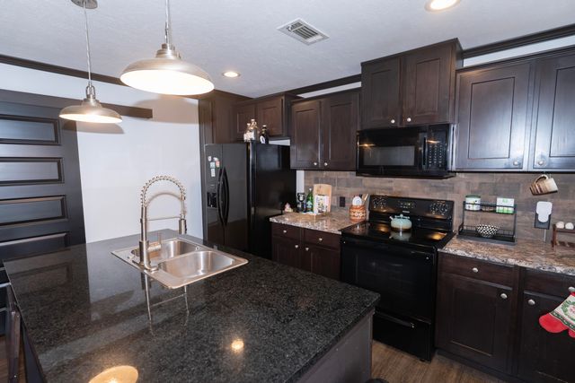 325 Majestic Boulevard, Defuniak Springs, FL 32433