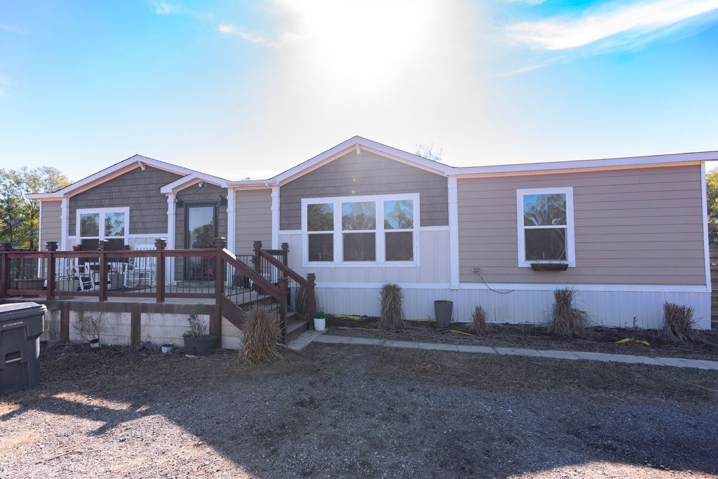 325 Majestic Boulevard, Defuniak Springs, FL 32433