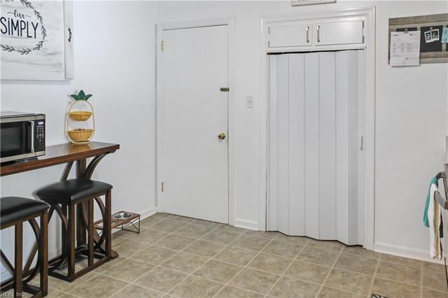 22 Huguenot RD, Newport News, VA 23606