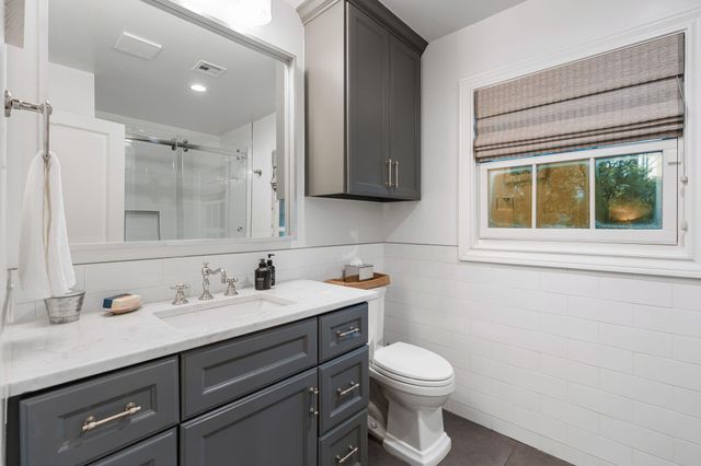 2419 Avalon Place, Houston, TX 77019