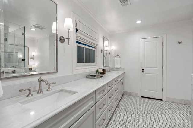 2419 Avalon Place, Houston, TX 77019