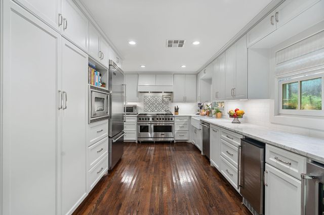 2419 Avalon Place, Houston, TX 77019