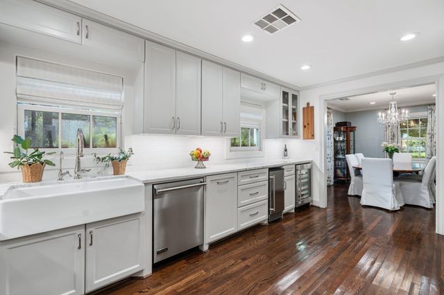 2419 Avalon Place, Houston, TX 77019