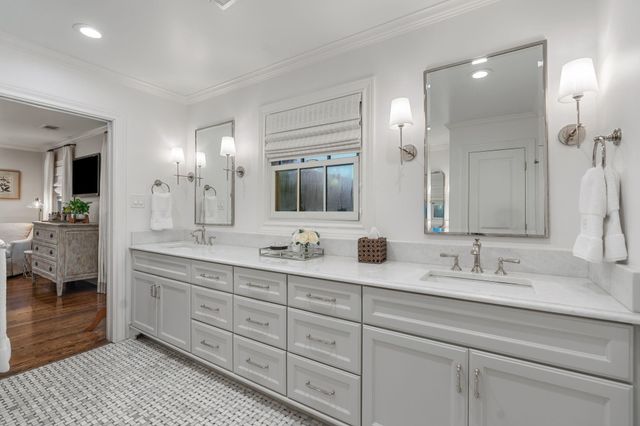 2419 Avalon Place, Houston, TX 77019