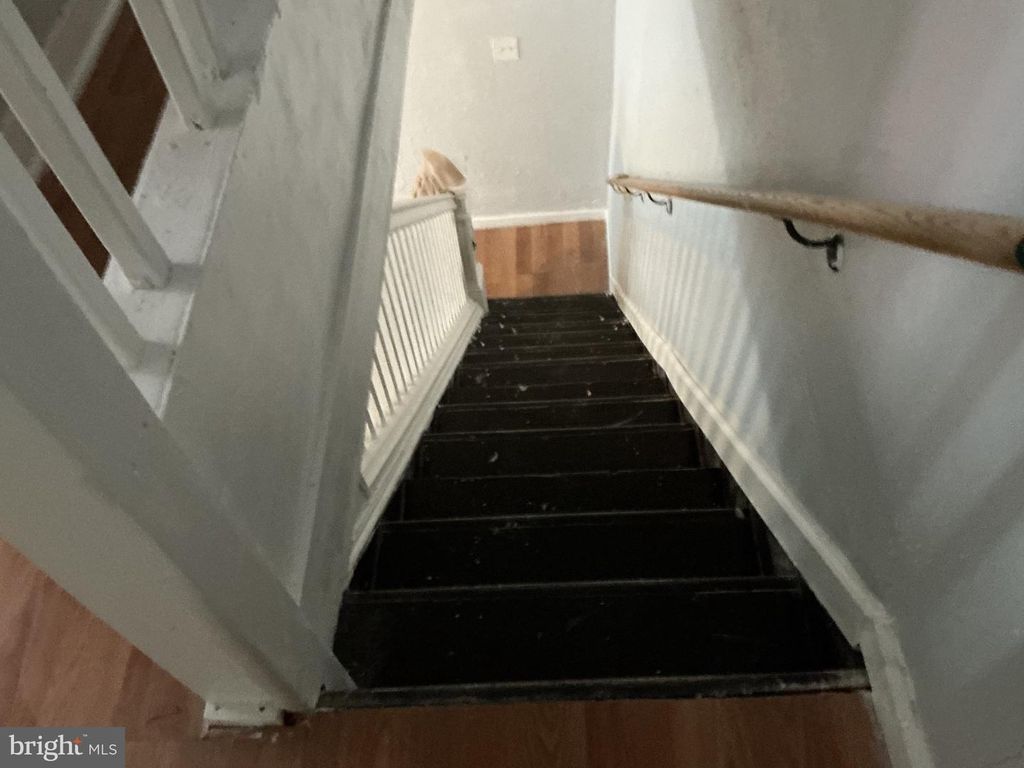 Image 8 of property listing at 5010 BELAIR RD, Baltimore, MD 21206