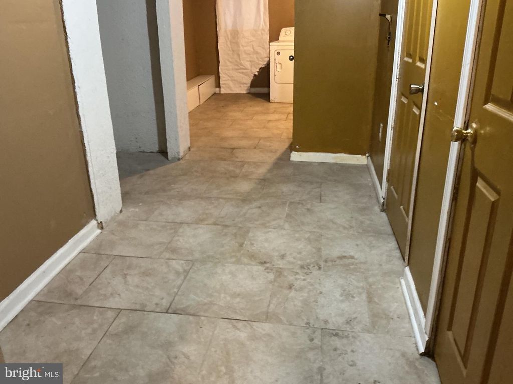 Image 9 of property listing at 5010 BELAIR RD, Baltimore, MD 21206