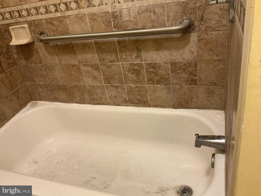 Image 13 of property listing at 5010 BELAIR RD, Baltimore, MD 21206