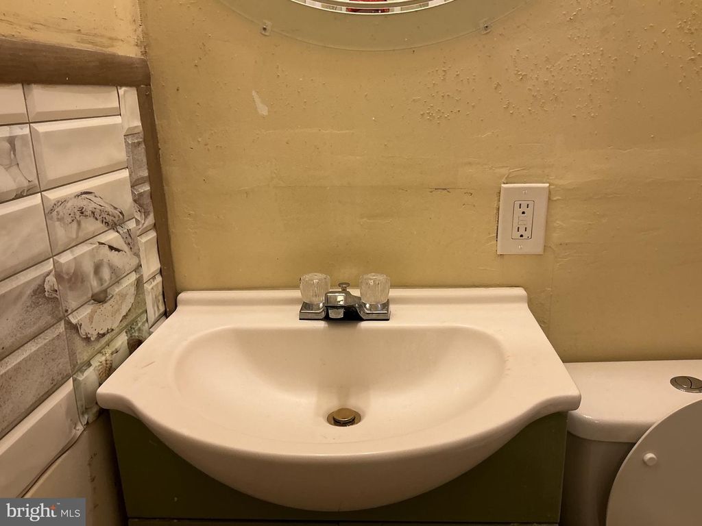 Image 14 of property listing at 5010 BELAIR RD, Baltimore, MD 21206