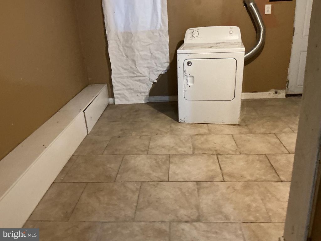 Image 4 of property listing at 5010 BELAIR RD, Baltimore, MD 21206