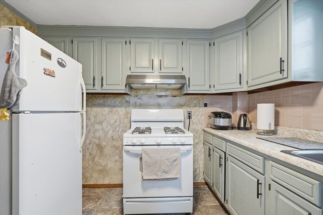 168 School St, Lowell, MA 01854