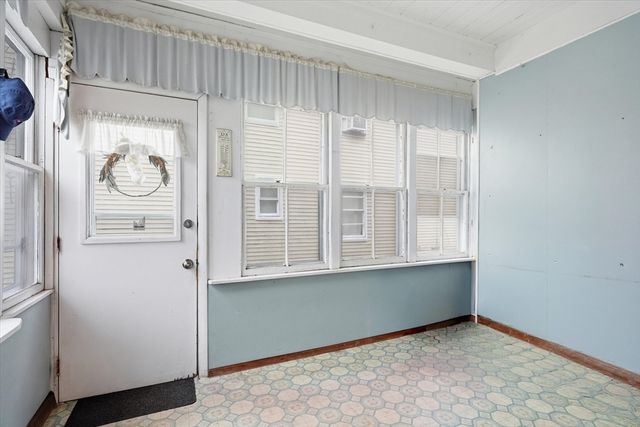 168 School St, Lowell, MA 01854