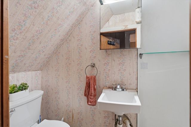 168 School St, Lowell, MA 01854