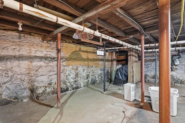 168 School St, Lowell, MA 01854