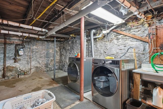 168 School St, Lowell, MA 01854