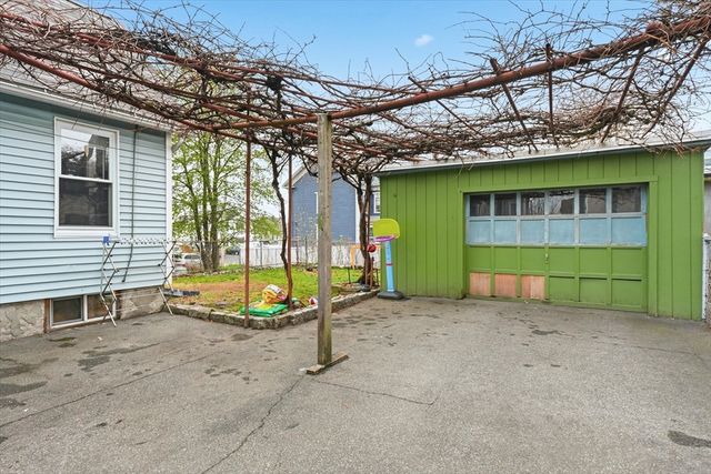 168 School St, Lowell, MA 01854