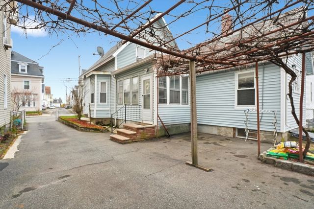 168 School St, Lowell, MA 01854