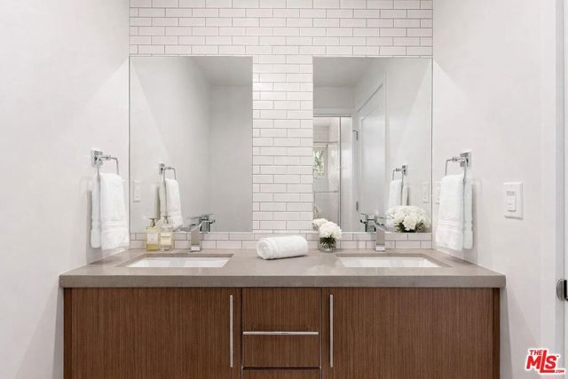 2115 Beachwood Terrace, Los Angeles, CA 90068