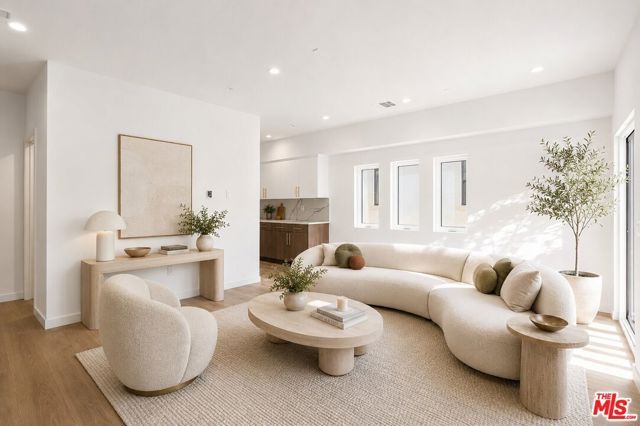 2115 Beachwood Terrace, Los Angeles, CA 90068