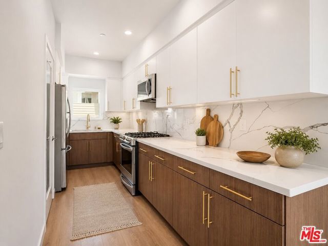 2115 Beachwood Terrace, Los Angeles, CA 90068