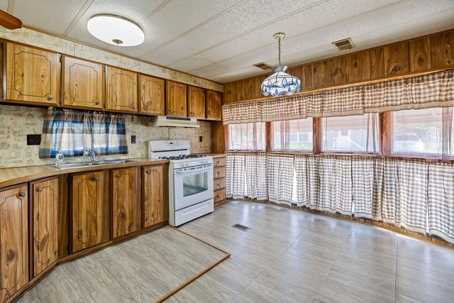 27W370 Geneva Road 19, West Chicago, IL 60185