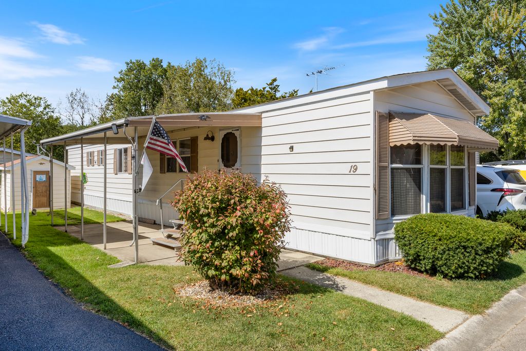 27W370 Geneva Road 19, West Chicago, IL 60185