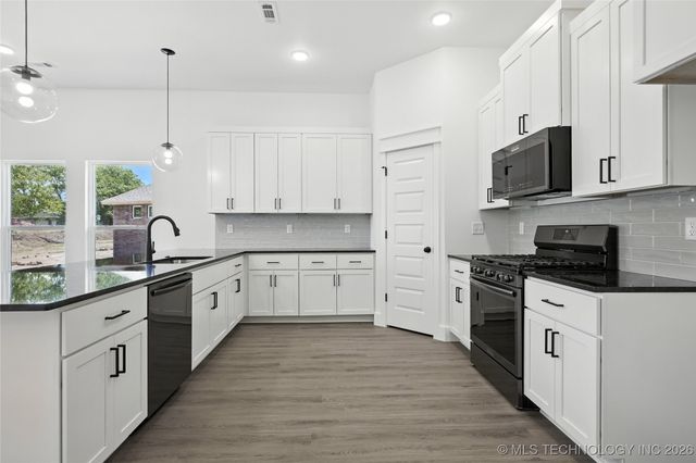 6203 N 30th Street, Broken Arrow, OK 74014