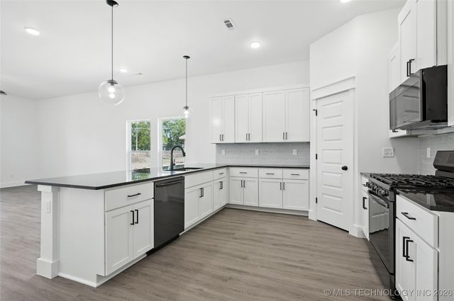 6203 N 30th Street, Broken Arrow, OK 74014