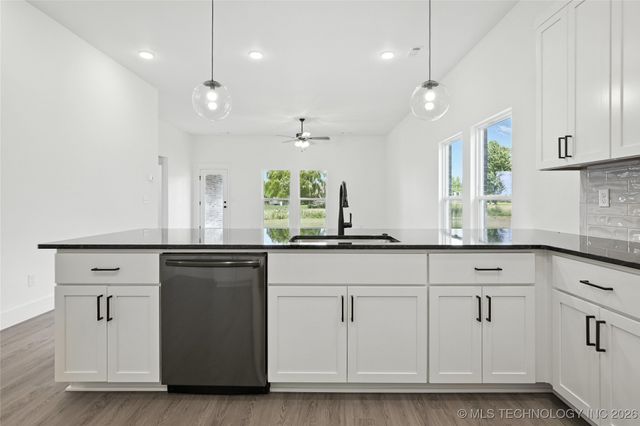 6203 N 30th Street, Broken Arrow, OK 74014